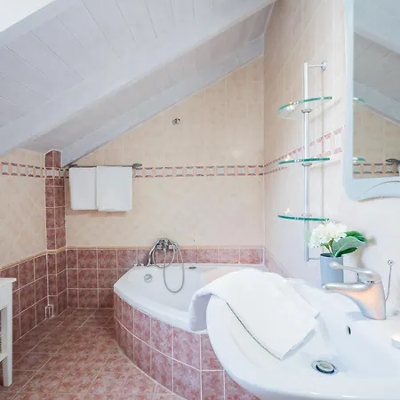 Tonias - Thea House And Vrachos Attic 阿利卡纳斯