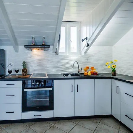 Tonias - Thea House And Vrachos Attic