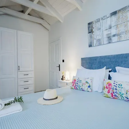 Feriehus Tonias - Thea House And Vrachos Attic