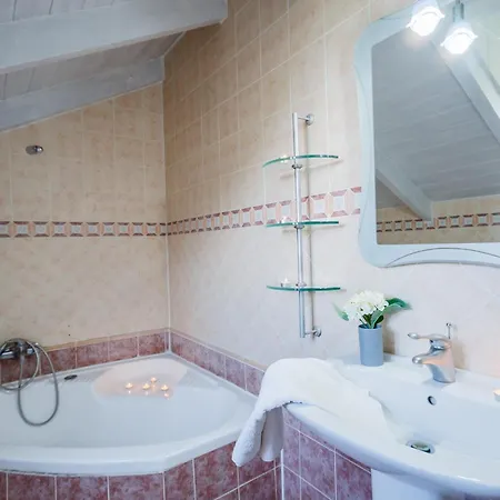 Tonias - Thea House And Vrachos Attic