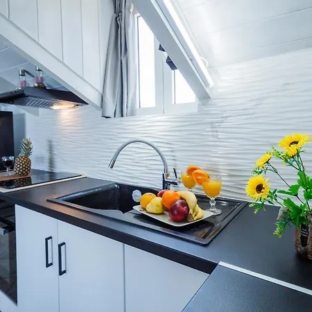 Tonias - Thea House And Vrachos Attic *