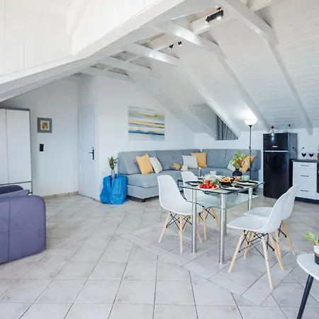 Feriehus Tonias - Thea House And Vrachos Attic *