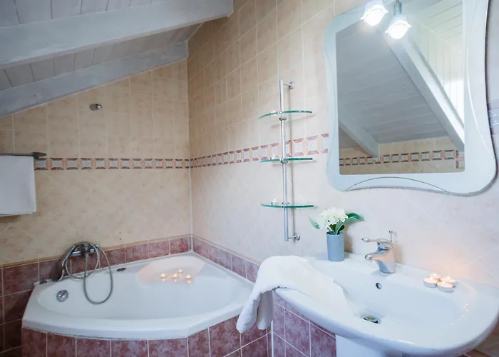 Tonias - Thea House And Vrachos Attic