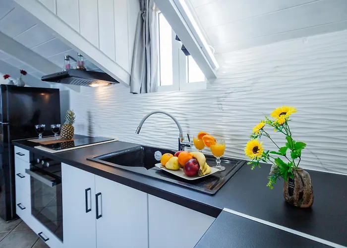 Tonias - Thea House And Vrachos Attic *