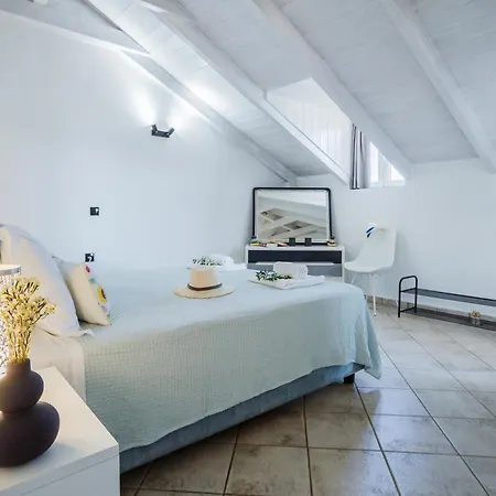 Tonias - Thea House And Vrachos Attic Semesterbostad