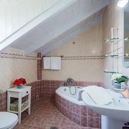 Hébergement de vacances Tonias - Thea House And Vrachos Attic *